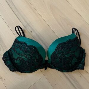Victoria’s Secret Very Sexy Emerald And Black Lace Bra 34DD Pushup Plunge